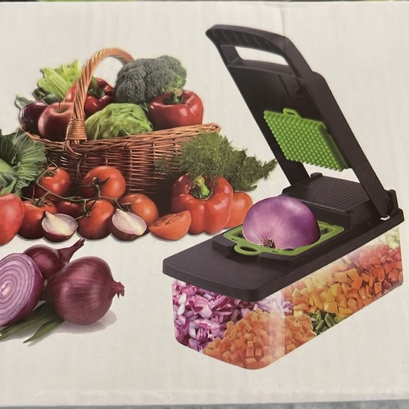 Vegetable Chopper Multifunctional 12 Piece Set for dicing, grating & slicing - Picture 2 of 6